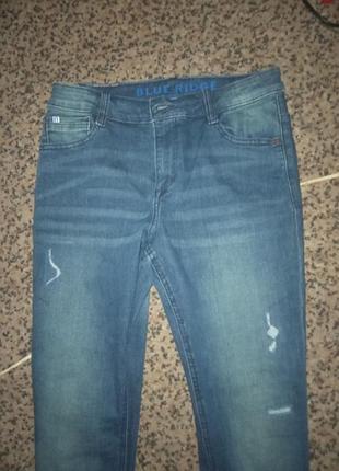 Стрейчевые джинсы.