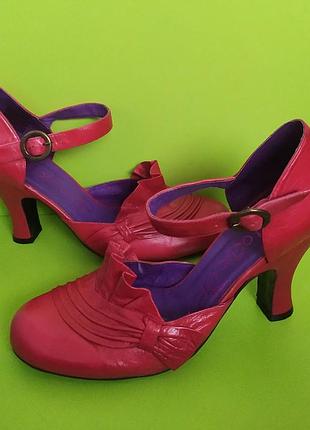 Кожаные красные  туфли босоножки red or dead, 6/39