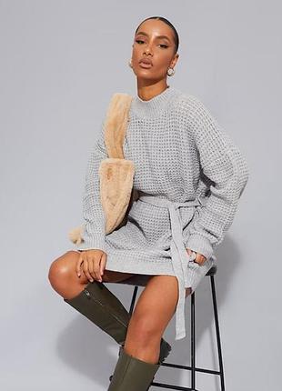 Серое вязаное платье prettylittlething