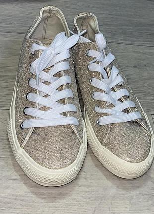 Блискучи кеди