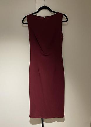 Плаття притале по фігурі