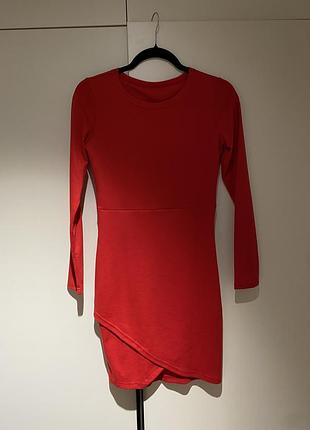 Плаття червоне до колін
