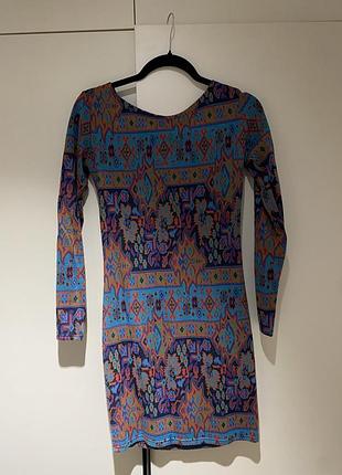 Плаття на довгий рукав до колін