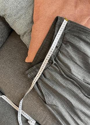 Штани темно сірі в білу полоску