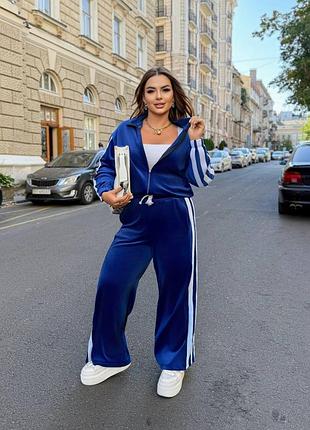 Велюровый костюм с лампасами