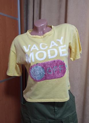 Короткая футболка с пайетками топ