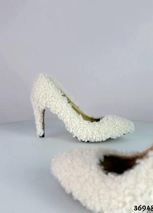 Белые туфли тедди на каблуке заколка