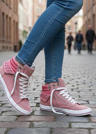 Женские осенние кроссовки от venice