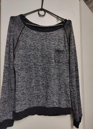 Гарна жіноча кофта