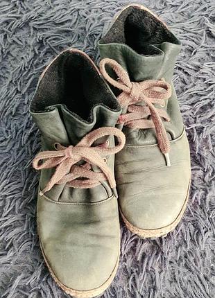Демисезонные ботинки из натурального нубука