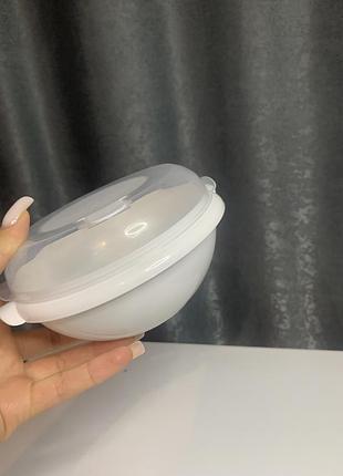 Контейнер з кришкою для харчових продуктів