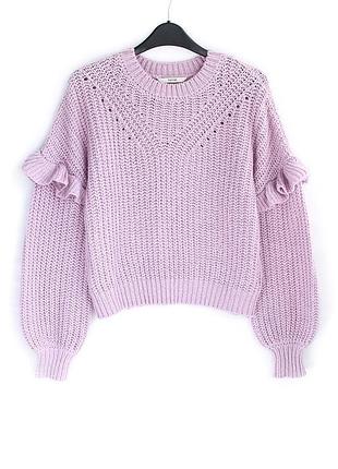 Очень красивый свитер с рюшами