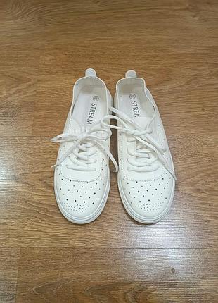 Мокасини на вузьку ніжку