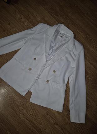 Пиджак белый