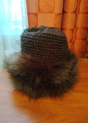 Шапка в'язана з натуральнім хутром