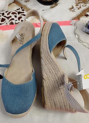 Босоніжки джінсові.