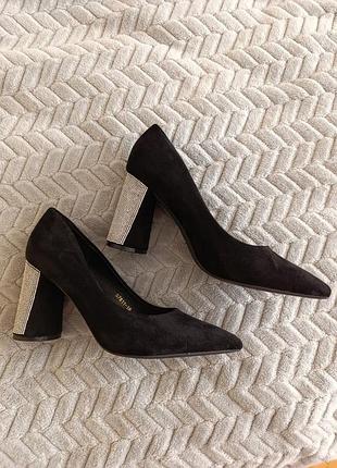 Туфли на каблуке замшевые