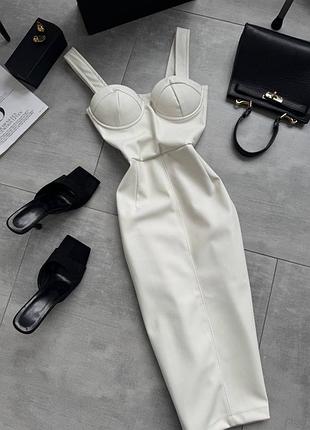 Неймовірна сукня