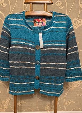 Очень красивая и стильная кофточка.