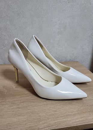 Туфли женские в хорошем состоянии!
размер 38
цена 400 грн