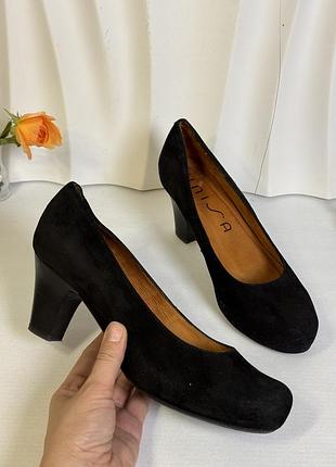 Очень аккуратные натуральные замшевые классические туфли лодочки unisa 39р