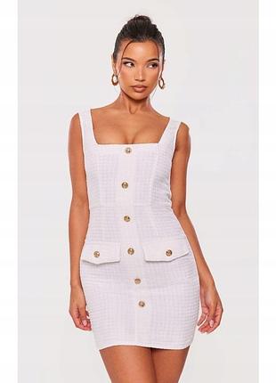 Твидовый молочный сарафан, платье мини с золотыми пуговицами prettylittlething!