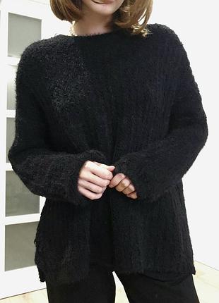 Чорний светр в'язаний