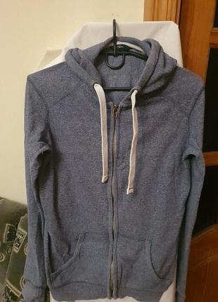 Жакет женский трикотажный коттоновый на замочке с капюшоном и карманами,67см длина,44 в плечах,54 в груди,65 рукав.отличного качества,100% натуральный