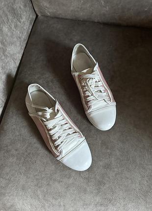 Білі шкіряні кеди 37 розміру