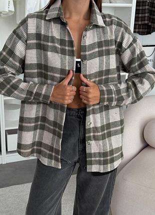 Жіноча тепла байкова сорочка у клітинку оливкова на ґудзиках