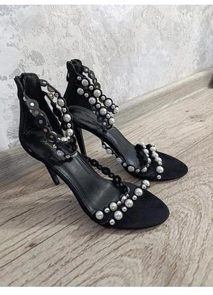Шикарные босоножки с бусинками