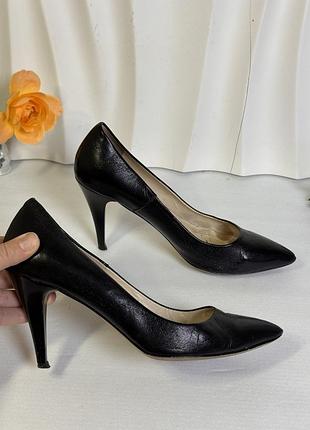Елегантні гостроносі туфельки на шпильці 38р