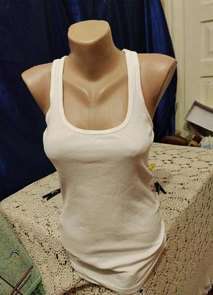 Белая майка рубчик