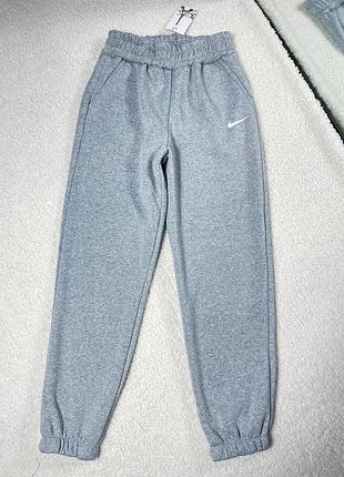 Женские джоггеры на флисе с накатком