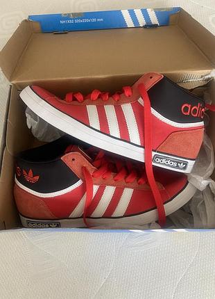 Кросівки adidas,