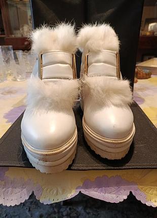 Женские зимние ботинки