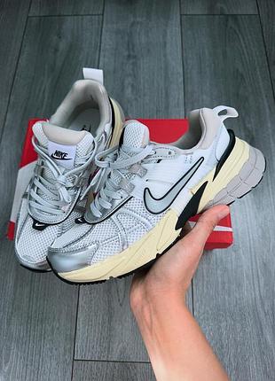 Кросівки nike v2k run