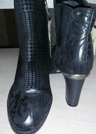 Mustang- нові чудові ботільйони 43-44 розміру (28,5 см)