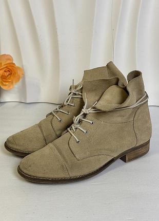Замшевые песочные ботиночки на шнуровке 39-40р