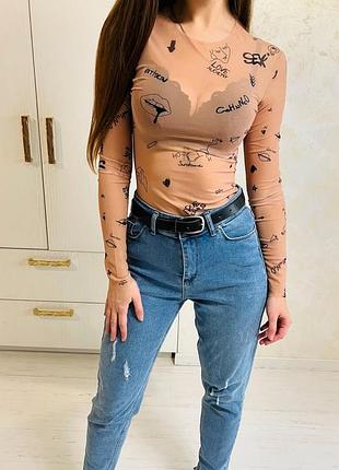 Боді бежеве сітка з написами