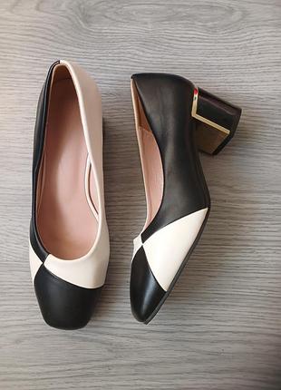 Жіночі туфлі
