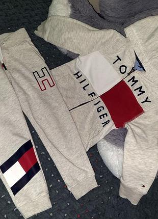 Спортивный костюм tommy hilfiger для мальчика 4-5р.