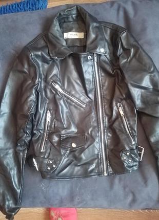 Продам женские вещи, б/у
куртка на весну/осень р. xs - 300грн., легкая ветровка р. s - 150грн., косуха р.s - 650грн. по добавок. информацией воспользуйтесь.