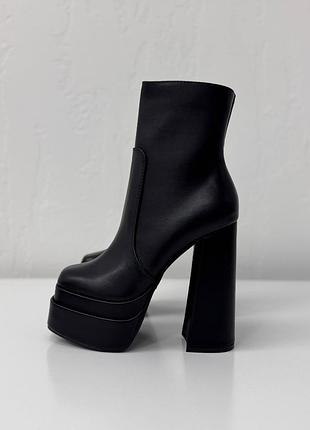 Жіночі високі шкіряні ботильйони