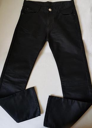 Качественные джинсы из плотного джинса 100%котон, фасон-прямые.