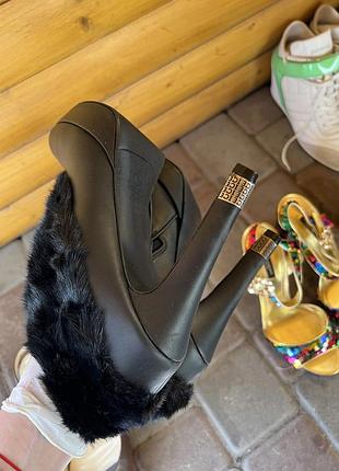 Ботильйони бренду iceberg в ідеальному стані. розмір 40