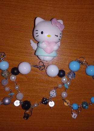 Продаю самодельные бижутерии из бусин, материал бусин стекло, в браслеты могу добавить буквы, цвет по заказу