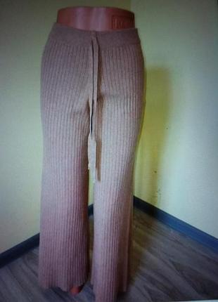 Брюки в рубчик широкие
