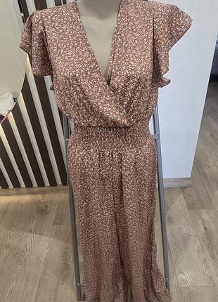 Комбинезон с открытой спиной