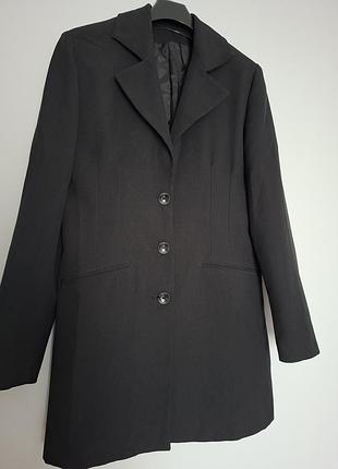 Чорний класичний подовжений піджак